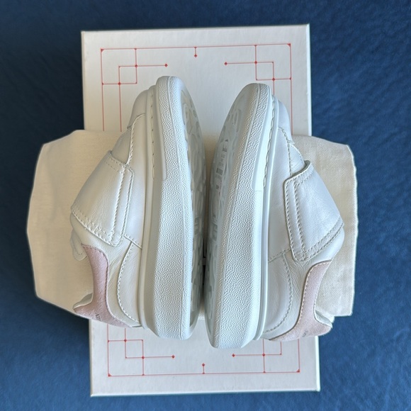 Alexander McQueen Kids Pink Round Toe Touch Strap Velcro
Sneakers Size 26 US 9.5 - Picture 9 of 11